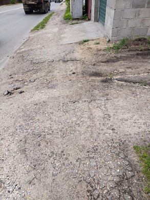 Жители улицы Носова в Иванове жалуются на отсутствие тротуара